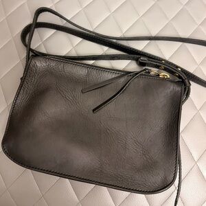 In great condition minimal black Leather Crossbody Bag by Madewell